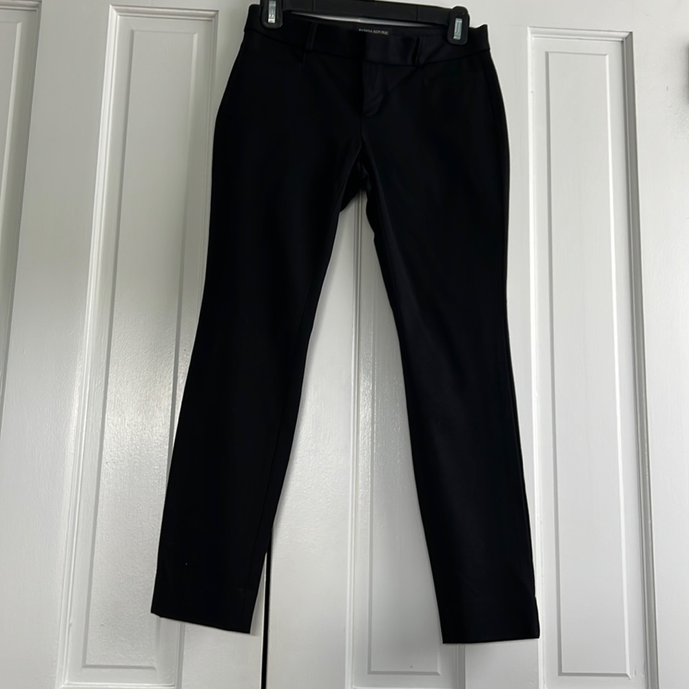 Banana Republic Sloan black straight pants in size 00P